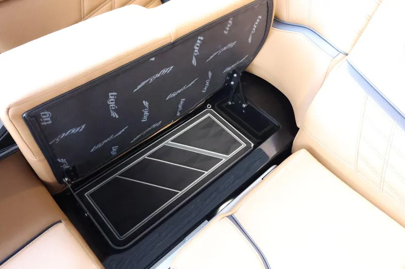 Slide: The Image of Tigé Ultré 25ZX 2025 - 57