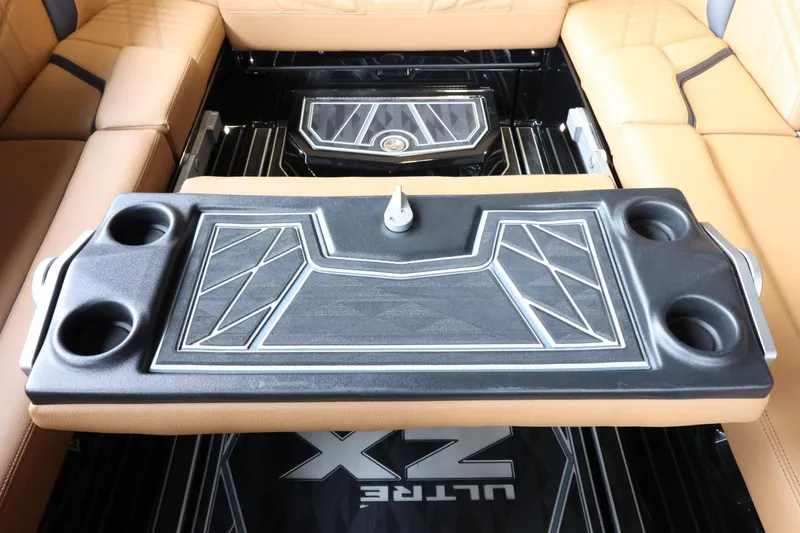 Slide: The Image of Tigé Ultré 25ZX 2025 - 58