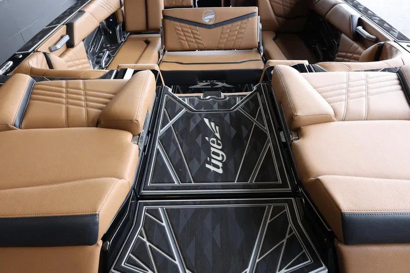 Slide: The Image of Tigé Ultré 25ZX 2025 - 61