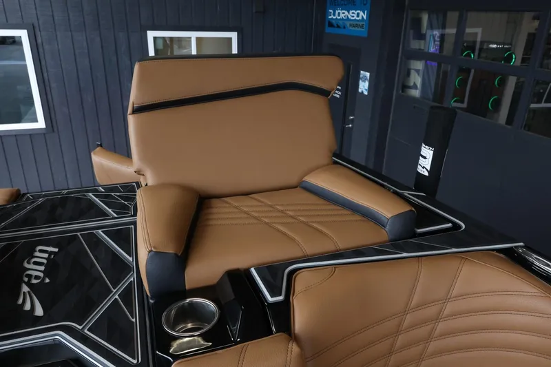 Slide: The Image of Tigé Ultré 25ZX 2025 - 63