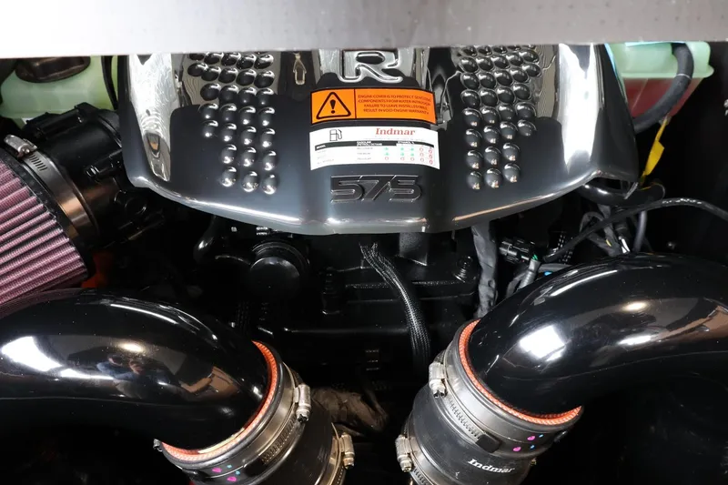 Slide: The Image of Tigé Ultré 25ZX 2025 - 68