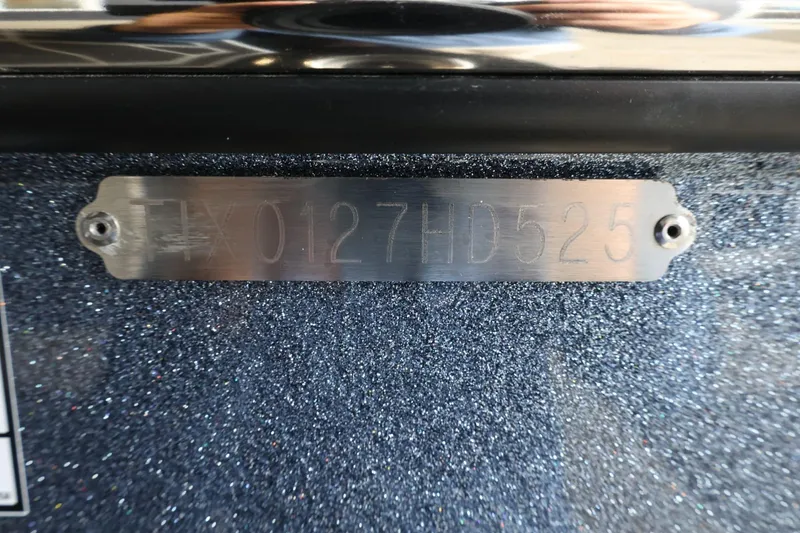 Slide: The Image of Tigé Ultré 25ZX 2025 - 71