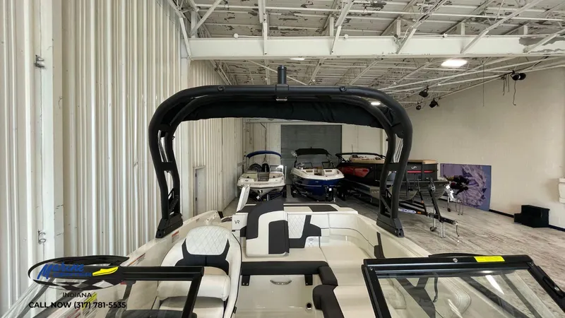 Slide: The Image of Bayliner VR5 2022 - 13