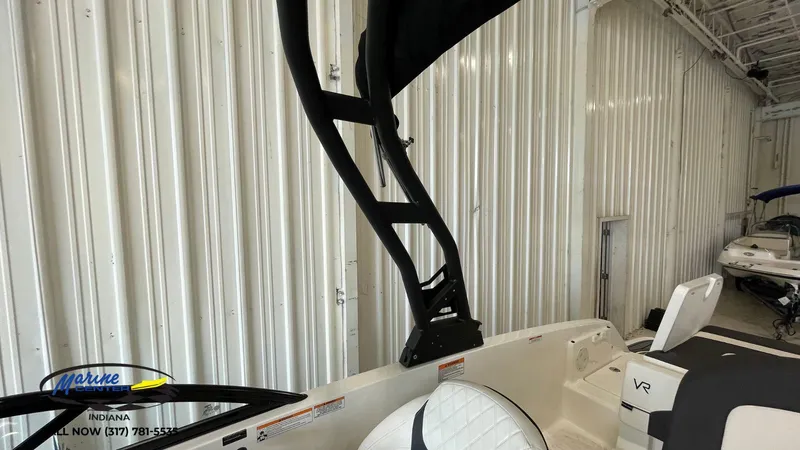 Slide: The Image of Bayliner VR5 2022 - 5