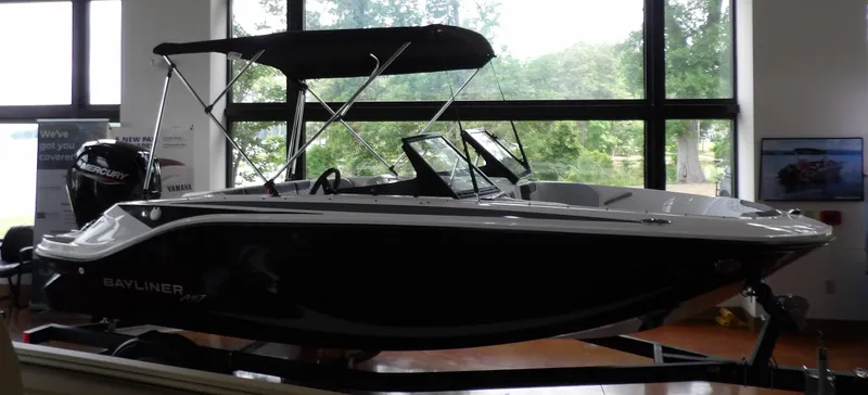 Slide: The Image of Bayliner 170EL 2025 - 3