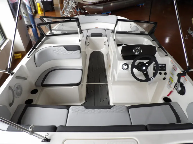 Slide: The Image of Bayliner 170EL 2025 - 5