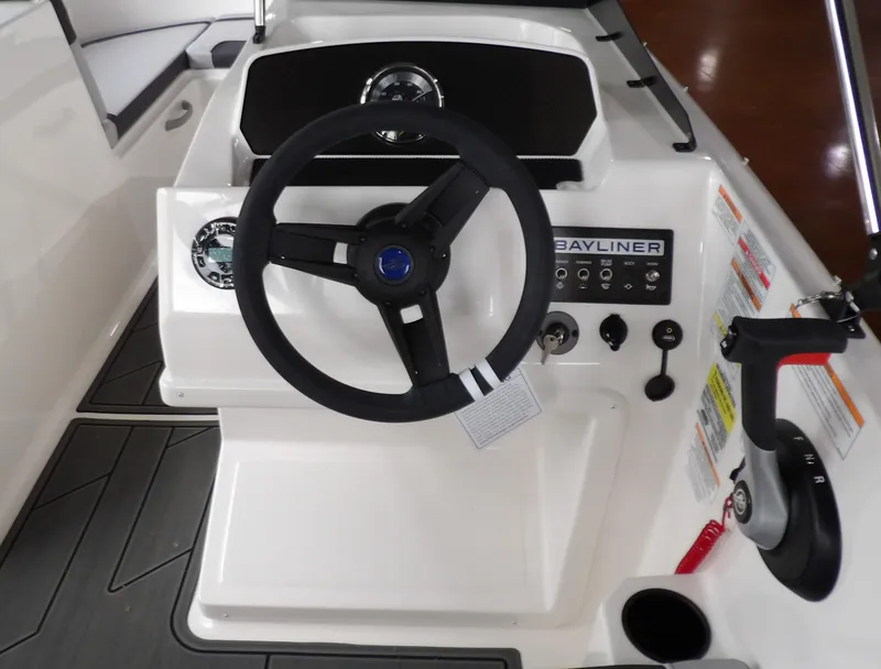 Slide: The Image of Bayliner 170EL 2025 - 6