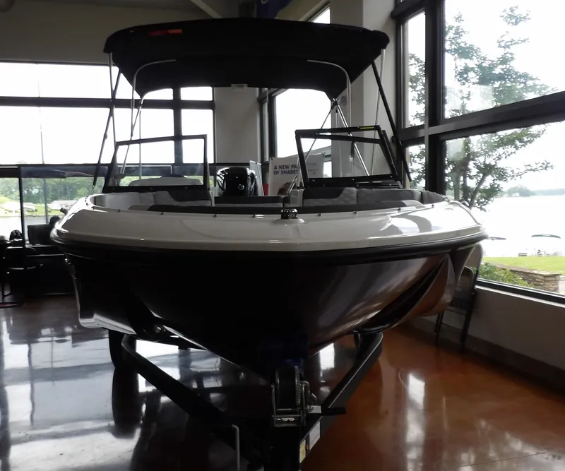 Slide: The Image of Bayliner 170EL 2025 - 7