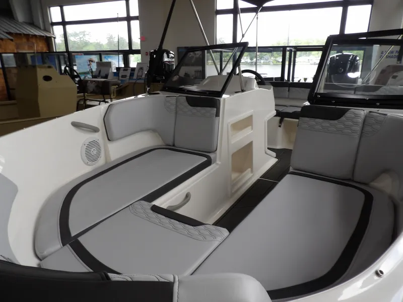 Slide: The Image of Bayliner 170EL 2025 - 8