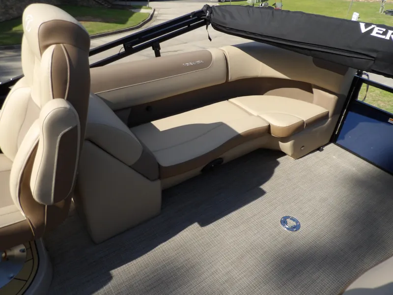 Slide: The Image of Veranda VR22RC 2025 - 10