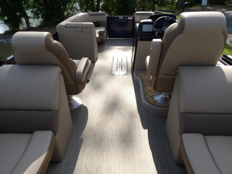 Slide: The Image of Veranda VR22RC 2025 - 11