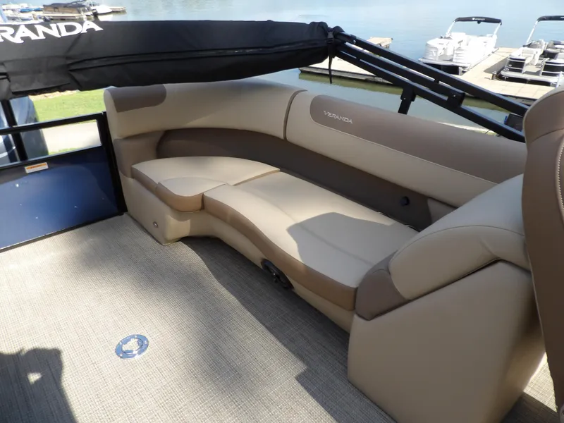 Slide: The Image of Veranda VR22RC 2025 - 14