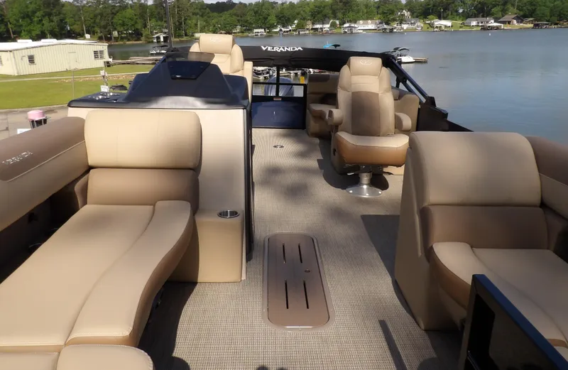 Slide: The Image of Veranda VR22RC 2025 - 16