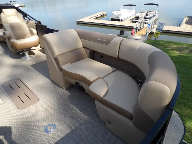 Slide: The Image of Veranda VR22RC 2025 - 7