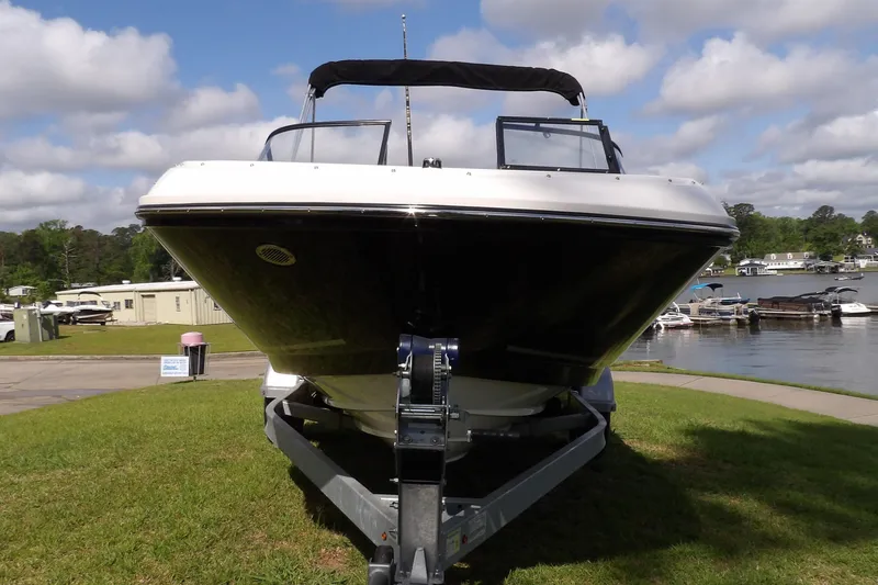Slide: The Image of Bayliner VR5OB 2024 - 11