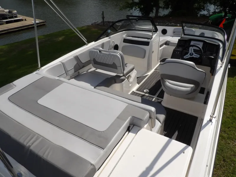 Slide: The Image of Bayliner VR5OB 2024 - 12