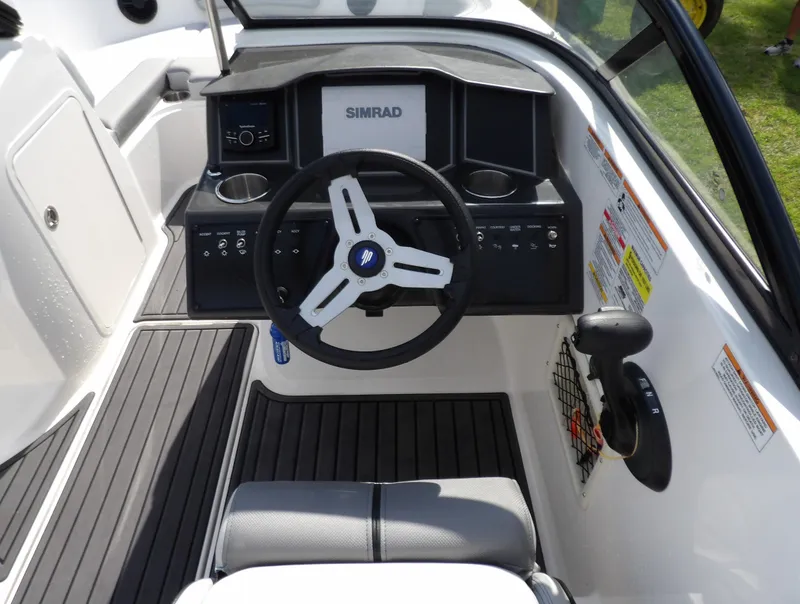 Slide: The Image of Bayliner VR5OB 2024 - 8