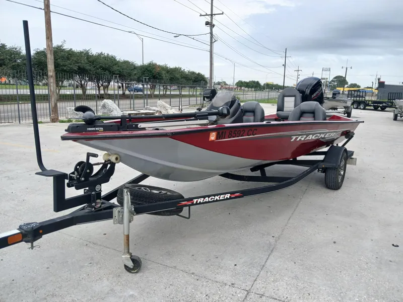 Slide: The Image of Tracker Pro Team 175 2022 - 3