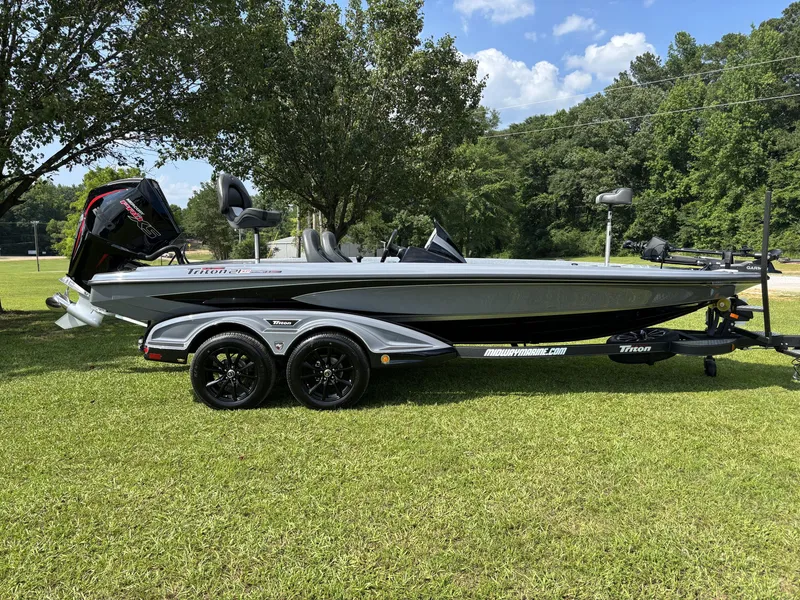 The Image of Triton XP Patriot 21 2025 - 1