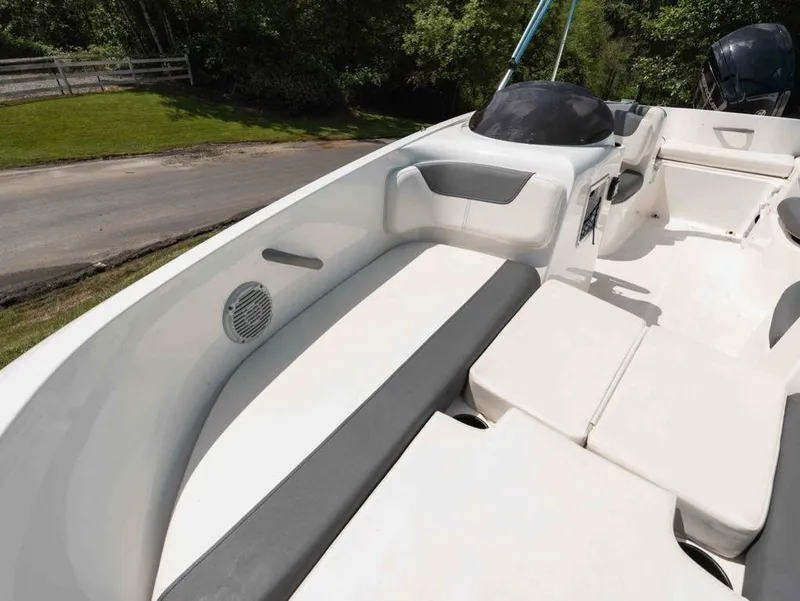 Slide: The Image of Bayliner Element E16 2020 - 11