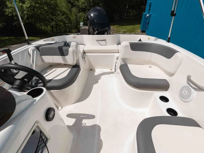 Slide: The Image of Bayliner Element E16 2020 - 12