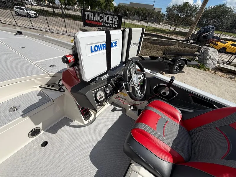 Slide: The Image of 2021 Ranger Z521L Intracoastal boat cockpit with Lowrance and Garmin displays. - 12