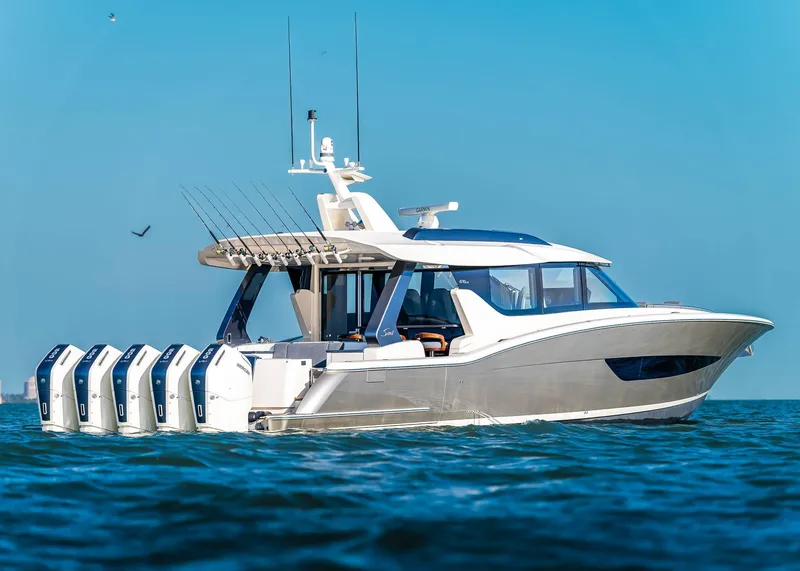 Slide: The Image of Scout 670 LXS 2026 - 2