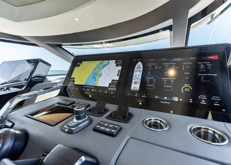 Slide: The Image of Scout 670 LXS 2026 - 27