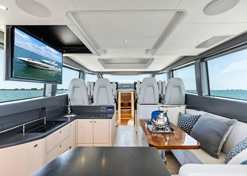 Slide: The Image of Scout 670 LXS 2026 - 28