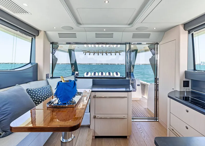 Slide: The Image of Scout 670 LXS 2026 - 35