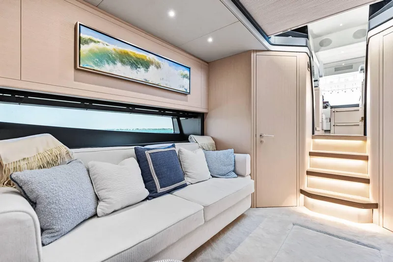 Slide: The Image of Scout 670 LXS 2026 - 50