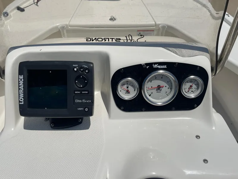 Slide: The Image of Console of a 2013 Mako 18LTS boat with Lowrance Elite-5 HDI and gauges. - 20