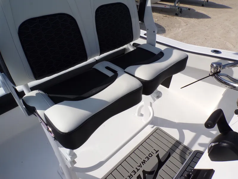 Slide: The Image of Tidewater 220 LXF 2025 - 33