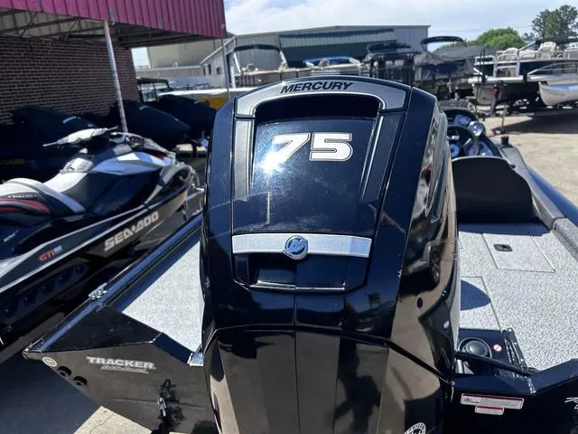 Slide: The Image of Tracker Pro Team 175 TF 2019 - 11