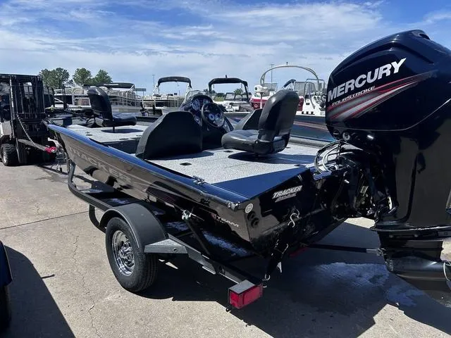 Slide: The Image of Tracker Pro Team 175 TF 2019 - 12