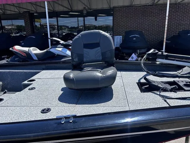 Slide: The Image of Tracker Pro Team 175 TF 2019 - 3