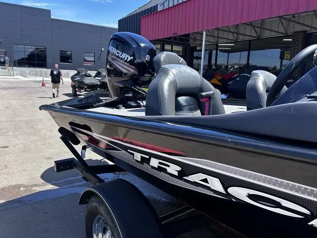 Slide: The Image of Tracker Pro Team 175 TF 2019 - 5