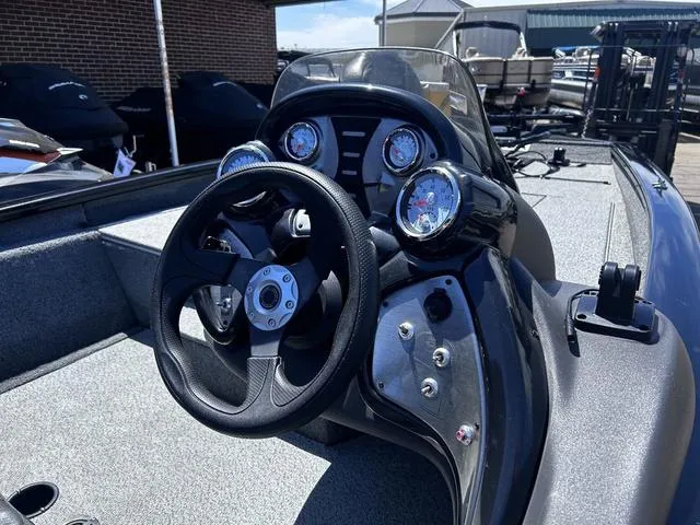 Slide: The Image of Tracker Pro Team 175 TF 2019 - 8