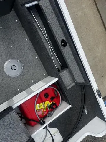 Slide: The Image of Lund 1650 Angler SS 2025 - 21