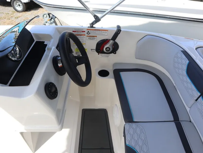 Slide: The Image of Bayliner Element E17 2025 - 13