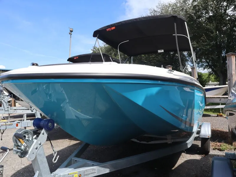 Slide: The Image of Bayliner Element E17 2025 - 4