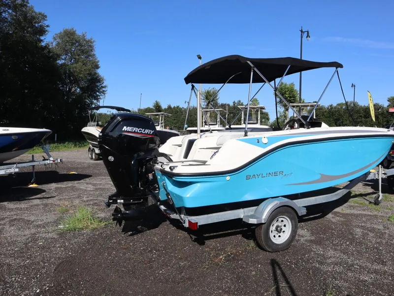 Slide: The Image of Bayliner Element E17 2025 - 5