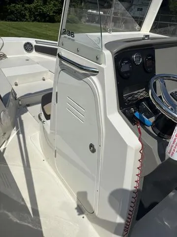 Slide: The Image of Stingray 236CC 2018 - 17