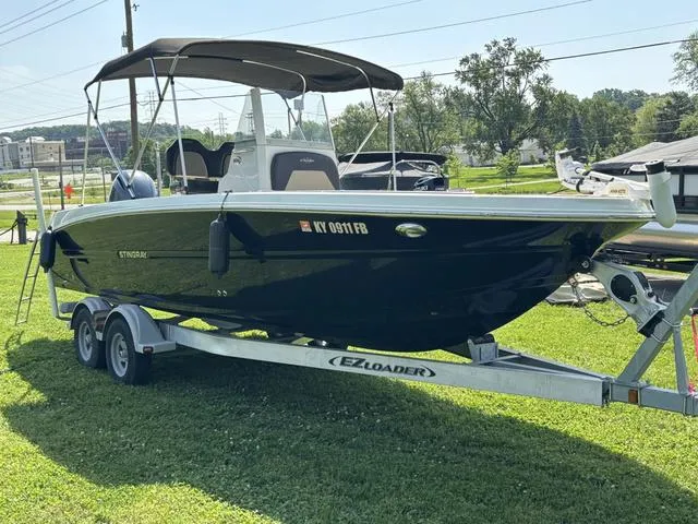 Slide: The Image of Stingray 236CC 2018 - 3