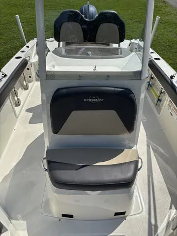 Slide: The Image of Stingray 236CC 2018 - 7