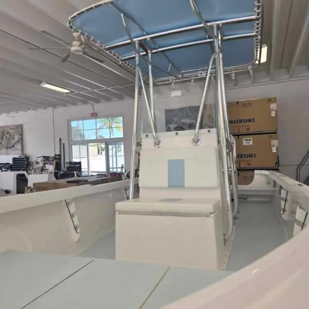 Slide: The Image of 2026 Albury Brothers 20, featuring center console and blue canopy. - 6