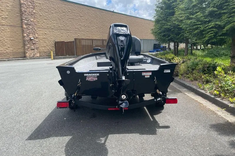 Slide: The Image of Tracker Super Guide V-16 T 2025 - 27