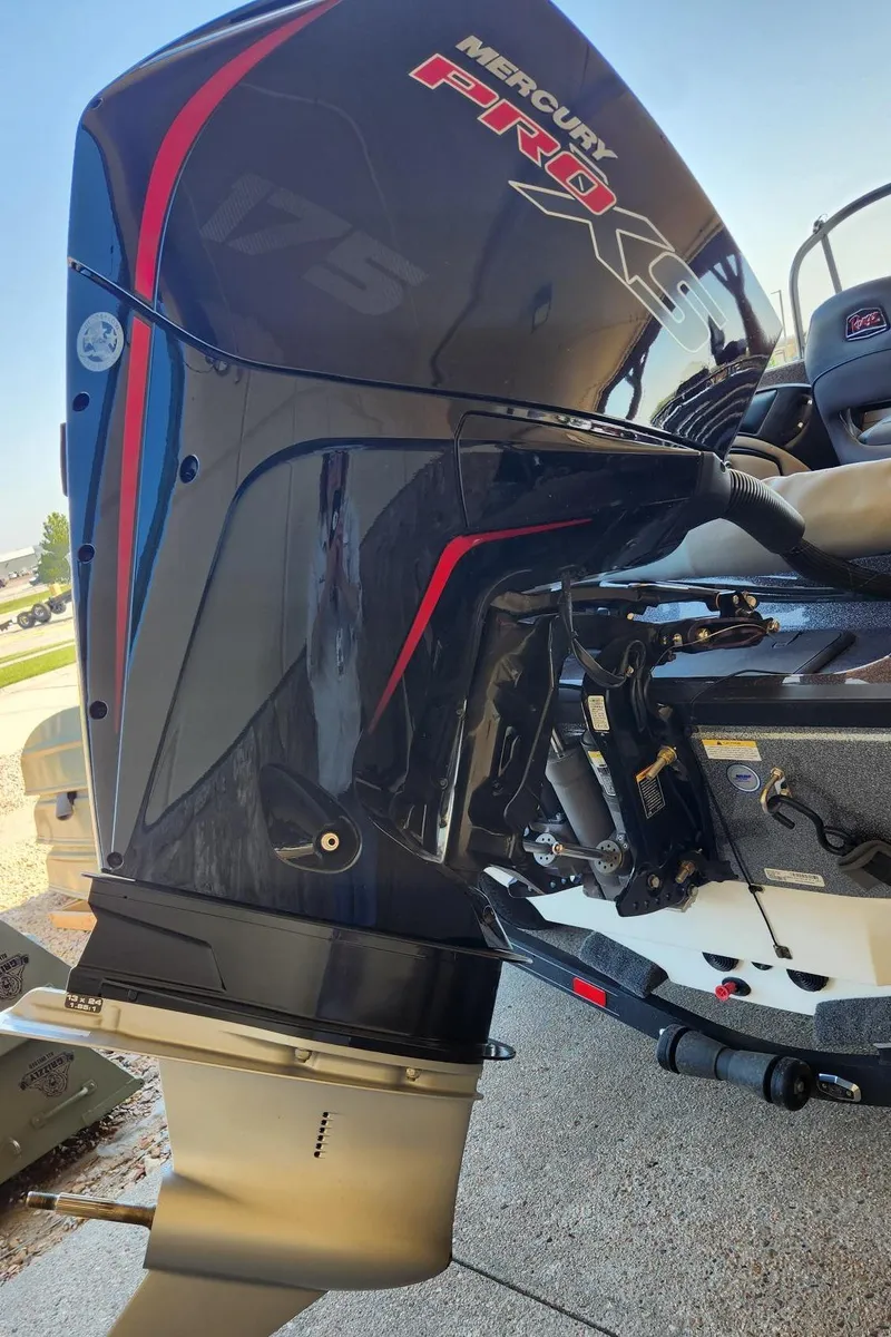 Slide: The Image of 2024 Ranger 1850MS boat with Mercury Pro XS 175 outboard motor. - 8