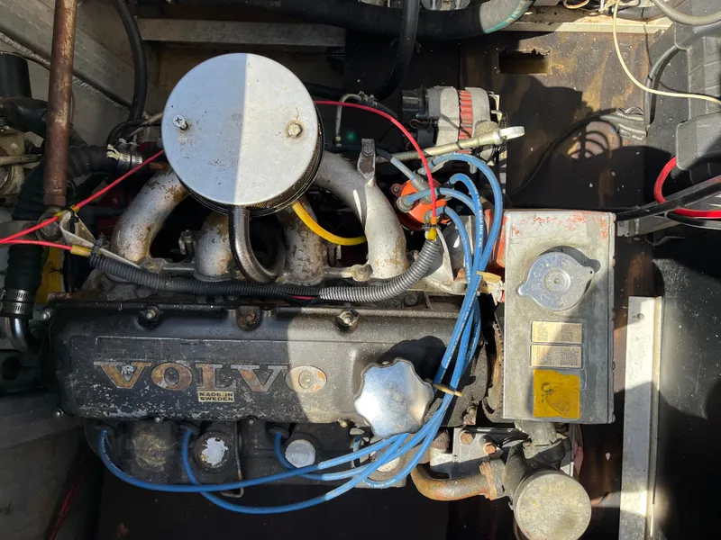 Slide: The Image of Engine of a 1987 Sumerset Custom boat, featuring Volvo components and wiring. - 39