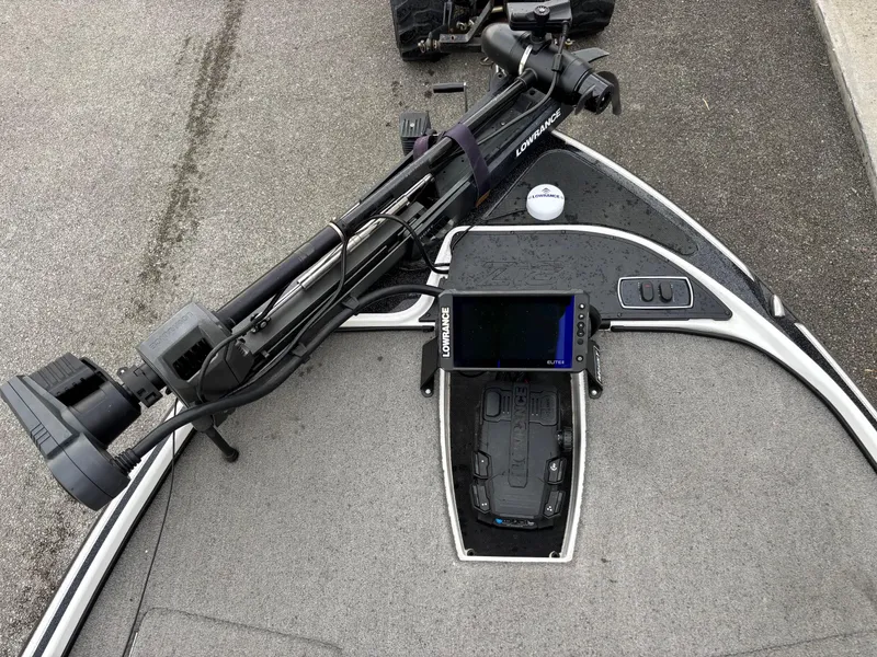 Slide: The Image of 2017 Nitro Z18 boat deck with trolling motor and fish finder. - 4